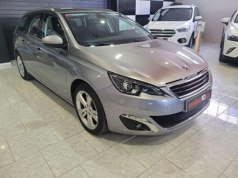 Usado Peugeot 308 SW Style 120 CV (88 kW) 2017 Plateado Familiar