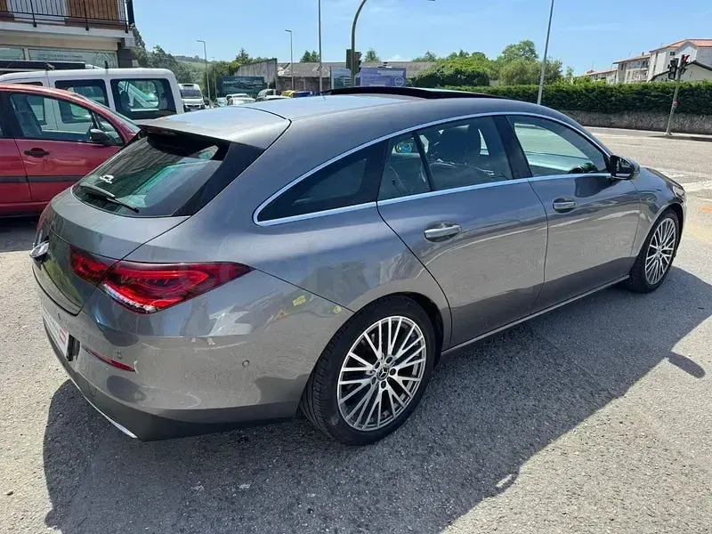 Usado Mercedes CLA180 Shooting Brake 136 CV (100 kW) 2020 Gris / plata Familiar