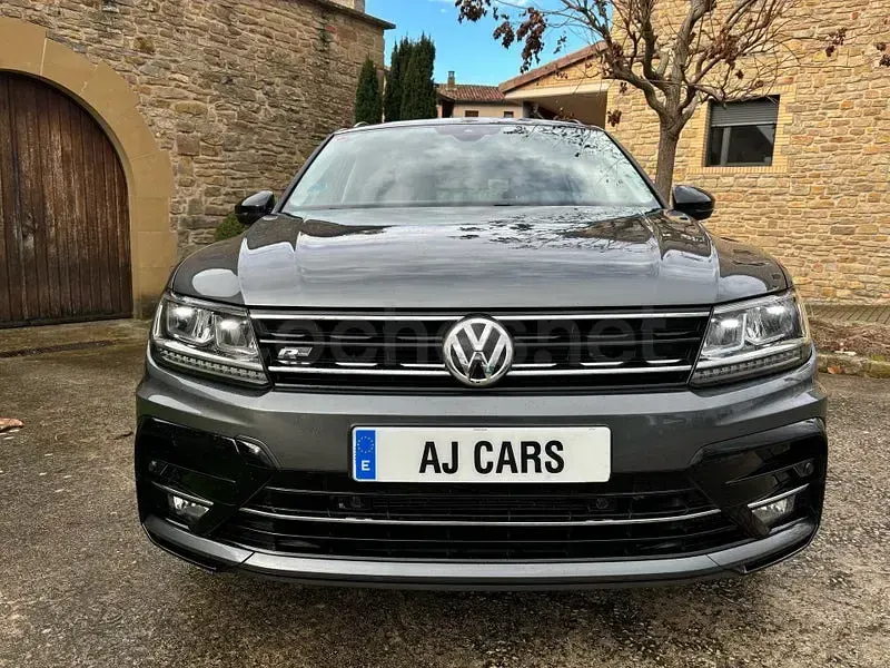 Usado VW Tiguan R-line 150 CV (110 kW) 2020 Gris / plata SUV