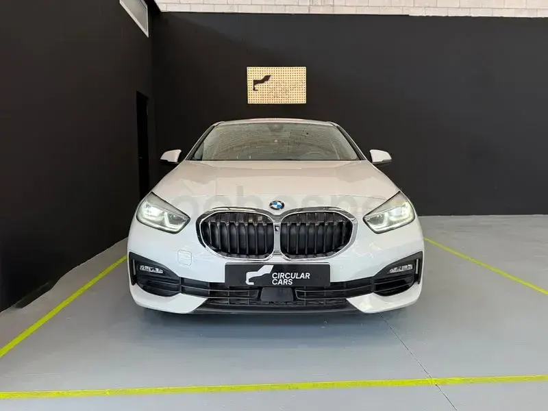 Usado BMW 118 Comfort Edition 140 CV (102 kW) 2020 Blanco Utilitario