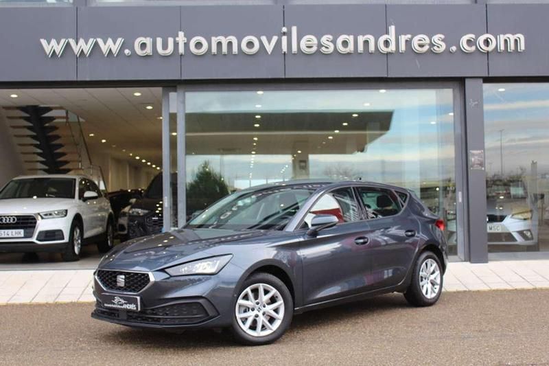 Usado Seat Leon Style 116 CV (85 kW) 2024 Gris Utilitario