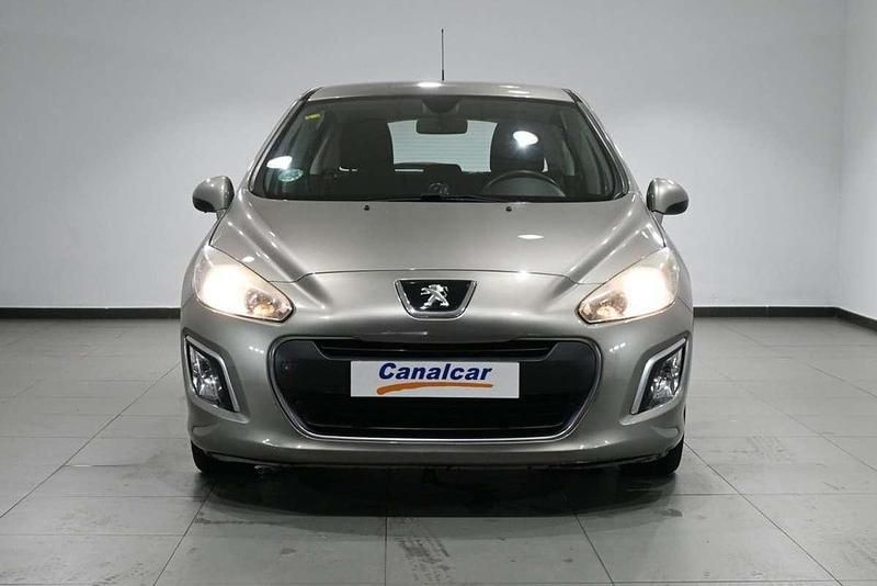 Usado Peugeot 308 Access 120 CV (88 kW) 2011 Gris Utilitario