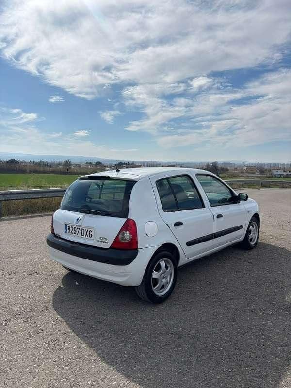 Usado Renault Clio II 68 CV (50 kW) 2006 Blanco Utilitario