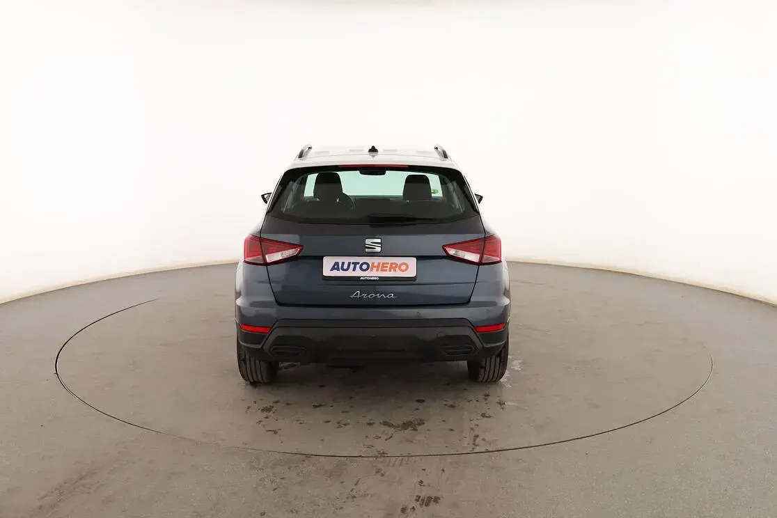Usado Seat Arona Style 110 CV (80 kW) 2022 Gris SUV