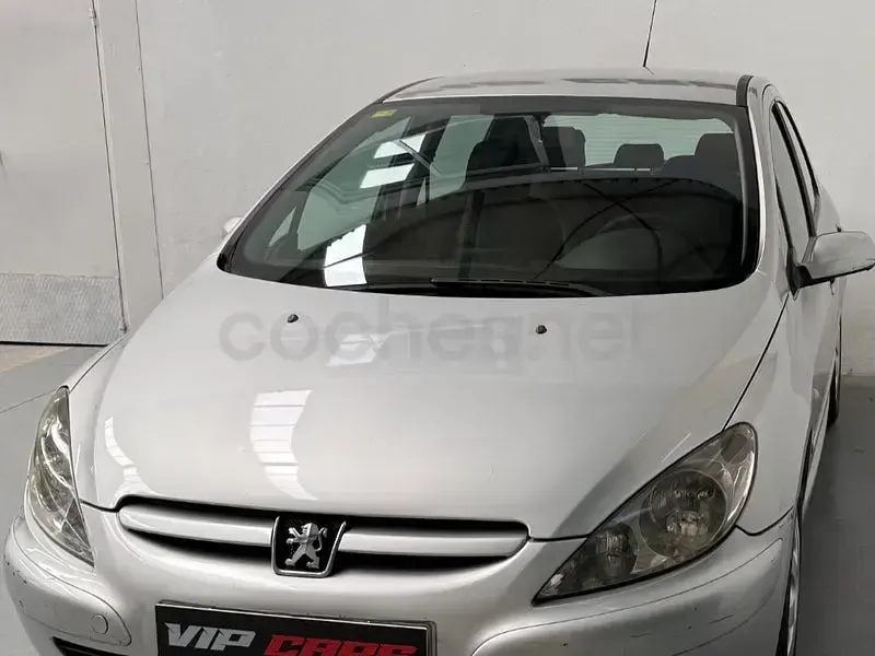 Usado Peugeot 307 90 CV (66 kW) 2005 Gris / plata Berlina