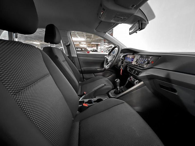 Usado VW Polo Trendline 95 CV (69 kW) 2022 Negro profundo efecto perla Utilitario
