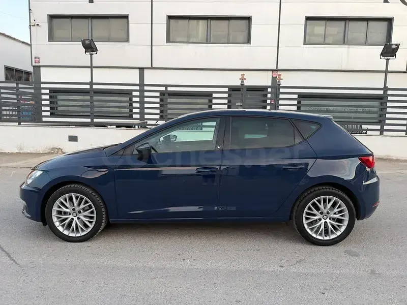 Usado Seat Leon Style 130 CV (95 kW) 2020 Azul Berlina