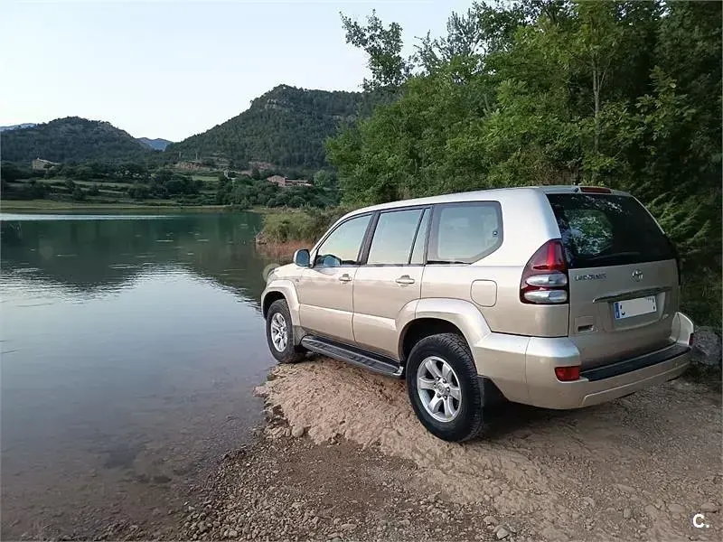 Usado Toyota Land Cruiser 173 CV (127 kW) 2007 Beige SUV