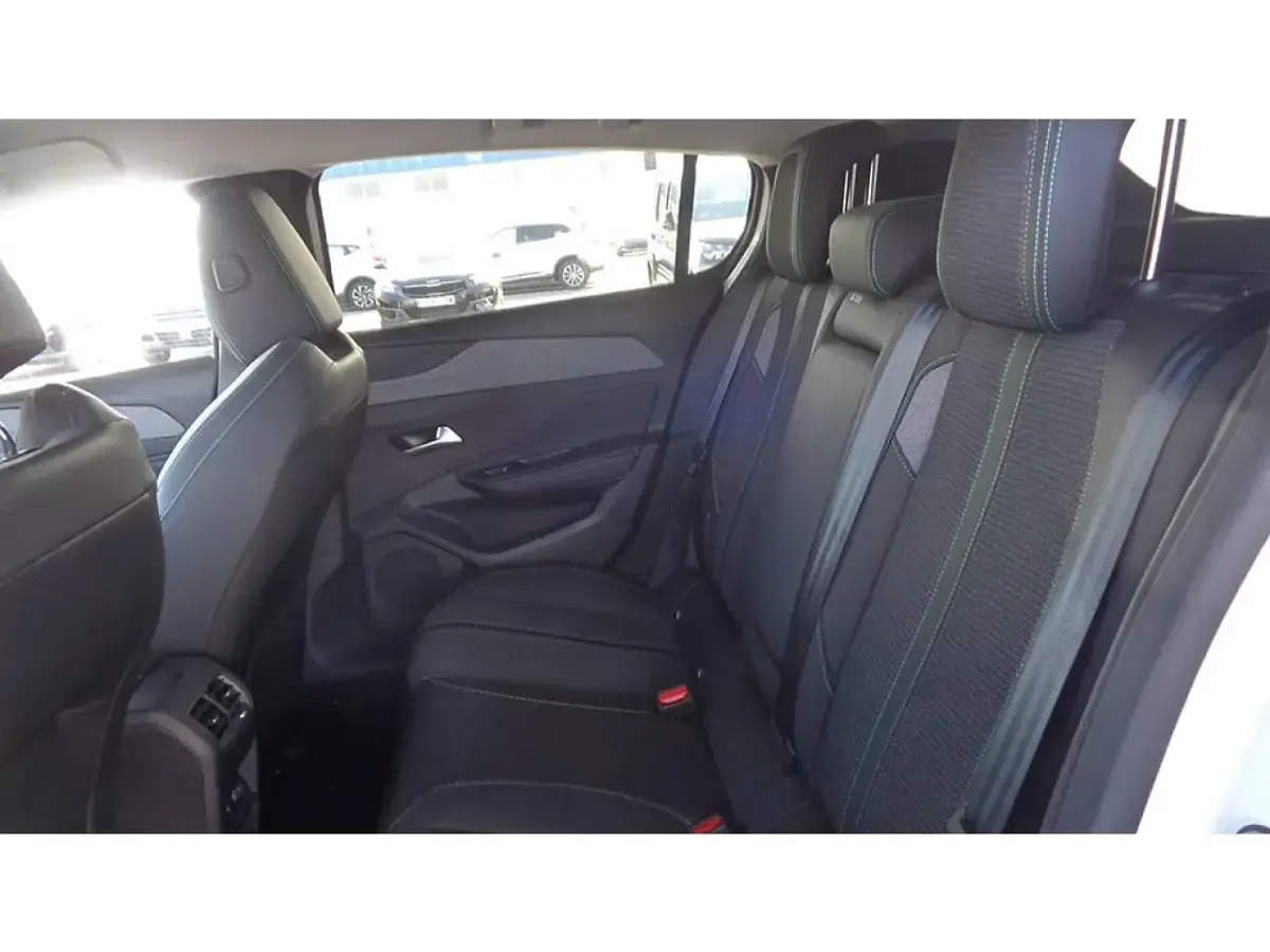 Usado Peugeot 308 Allure 130 CV (95 kW) 2022 Blanco Berlina