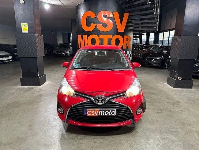 Usado Toyota Yaris Active 99 CV (72 kW) 2017 Rojo Utilitario