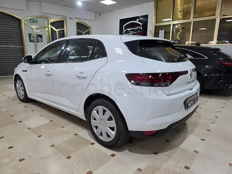 Usado Renault Mégane II Life 115 CV (84 kW) 2021 Blanco Berlina