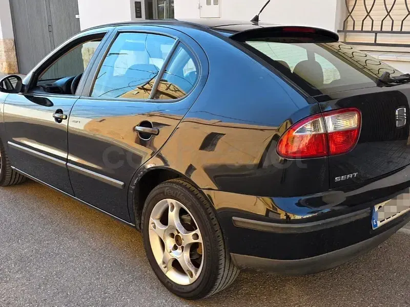 Usado Seat Leon Sport 130 CV (95 kW) 2004 Negro Utilitario