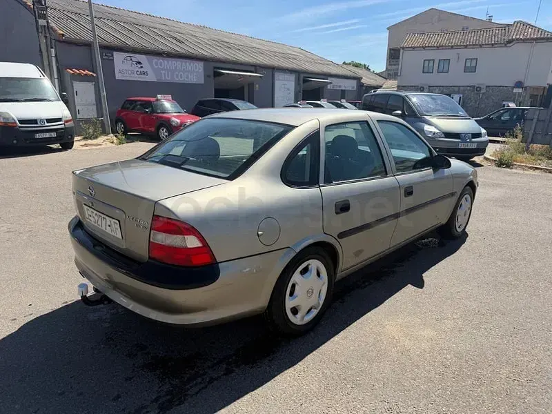 Usado Opel Vectra 100 CV (73 kW) 1999 Beige Berlina