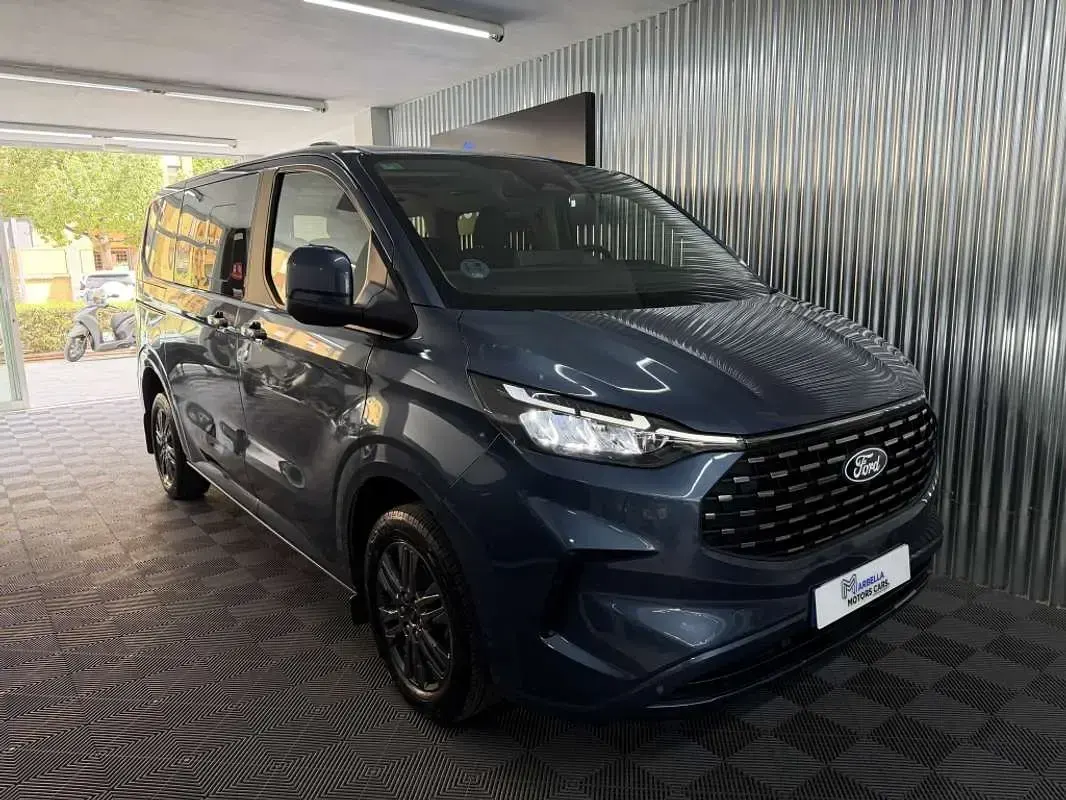 Usado Ford Tourneo Custom Titanium 150 CV (110 kW) 2024 Azul Van