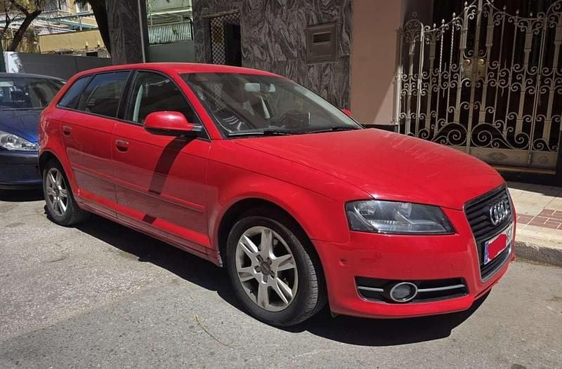 Usado Audi A3 Sportback Attraction 105 CV (77 kW) 2011 Rojo Utilitario