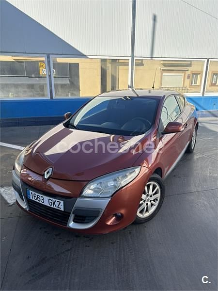 Usado Renault Mégane Dynamique 110 CV (80 kW) 2009 Naranja Berlina