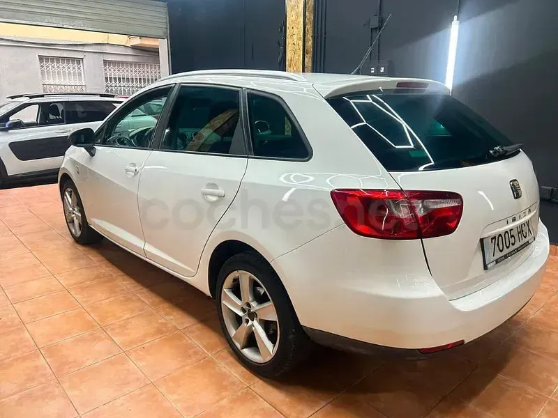 Usado Seat Ibiza ST Sport 105 CV (77 kW) 2011 Blanco Familiar