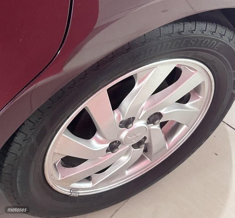 Usado Mitsubishi Space Star 80 CV (58 kW) 2018 Violeta Utilitario