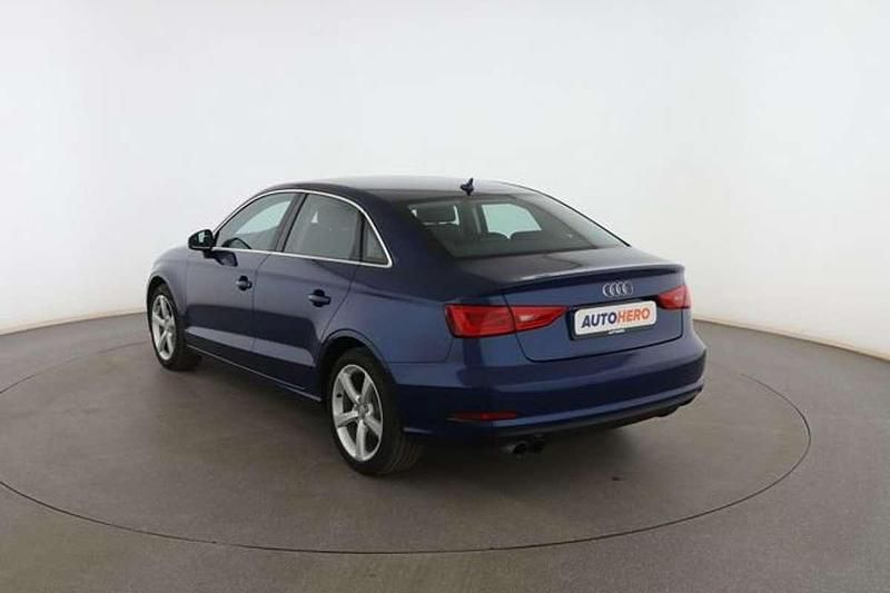 Usado Audi A3 Attraction 126 CV (92 kW) 2016 Azul Berlina