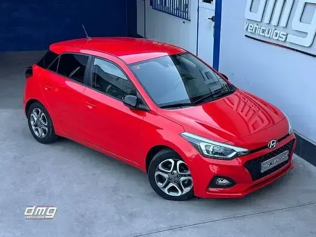 Usado Hyundai i20 100 CV (73 kW) 2019 Rojo Utilitario
