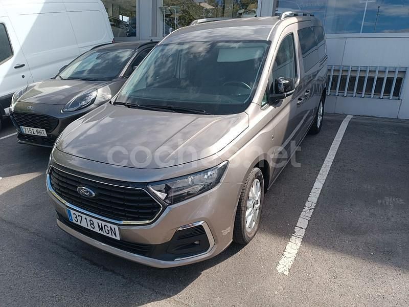 Gris / plateado Usado 2023 Ford Grand Tourneo Connect Titanium Monovolumen | 27.950 € (Un poco caro) - Imagen 1/3