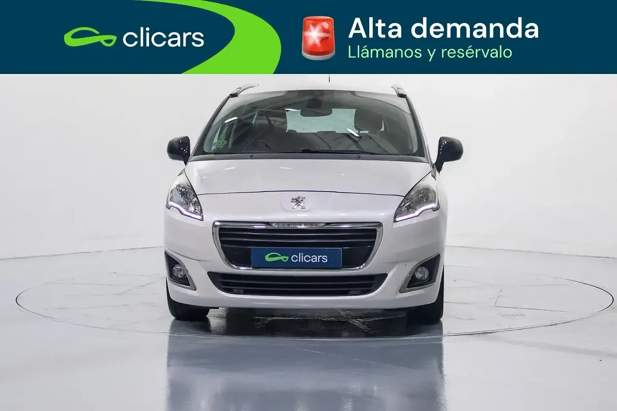 Usado Peugeot 5008 Style 120 CV (88 kW) 2017 Blanco Monovolumen