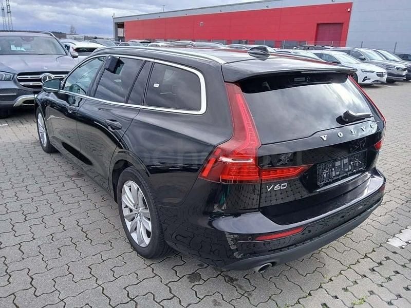Usado Volvo V60 Momentum 190 CV (139 kW) 2020 Negro Familiar
