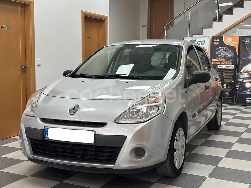 Gris / plata Usado 2012 Renault Clio GrandTour Familiar | 4990 € (Precio justo) - Imagen 1/4