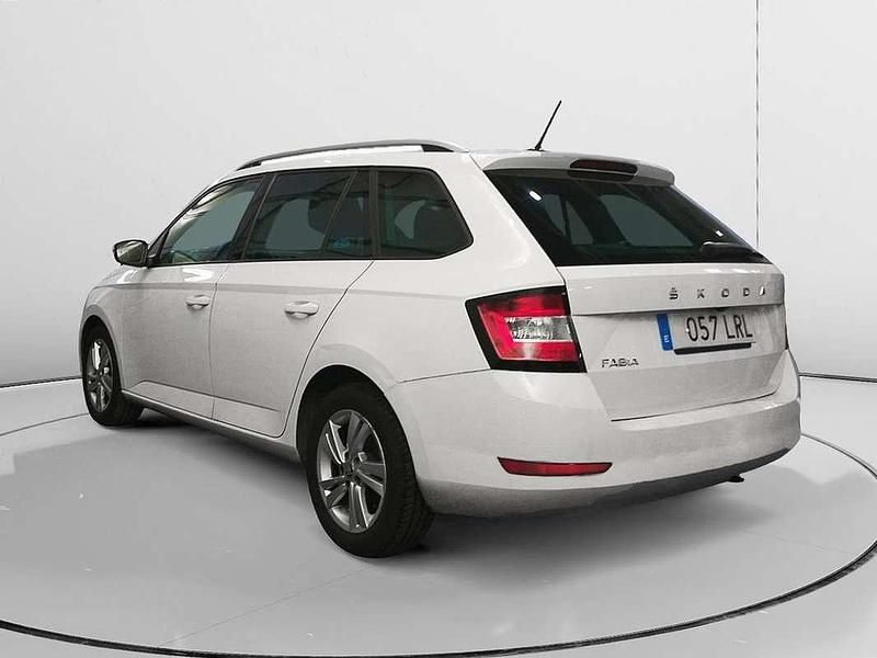 Usado Skoda Fabia Ambition 95 CV (69 kW) 2021 Blanco Familiar