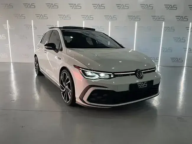 Usado VW Golf VIII GTI 245 CV (180 kW) 2020 Blanco Utilitario