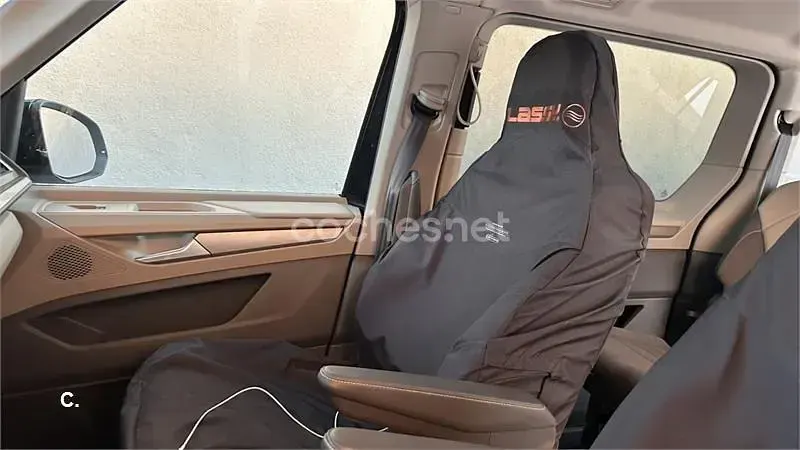 Usado VW Multivan Style 218 CV (160 kW) 2023 Negro Monovolumen
