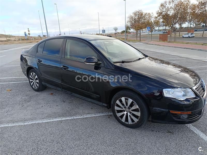 Usado VW Passat Advance 110 CV (80 kW) 2010 Negro Berlina