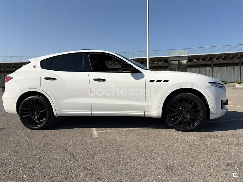 Usado Maserati Levante 275 CV (202 kW) 2017 Blanco SUV