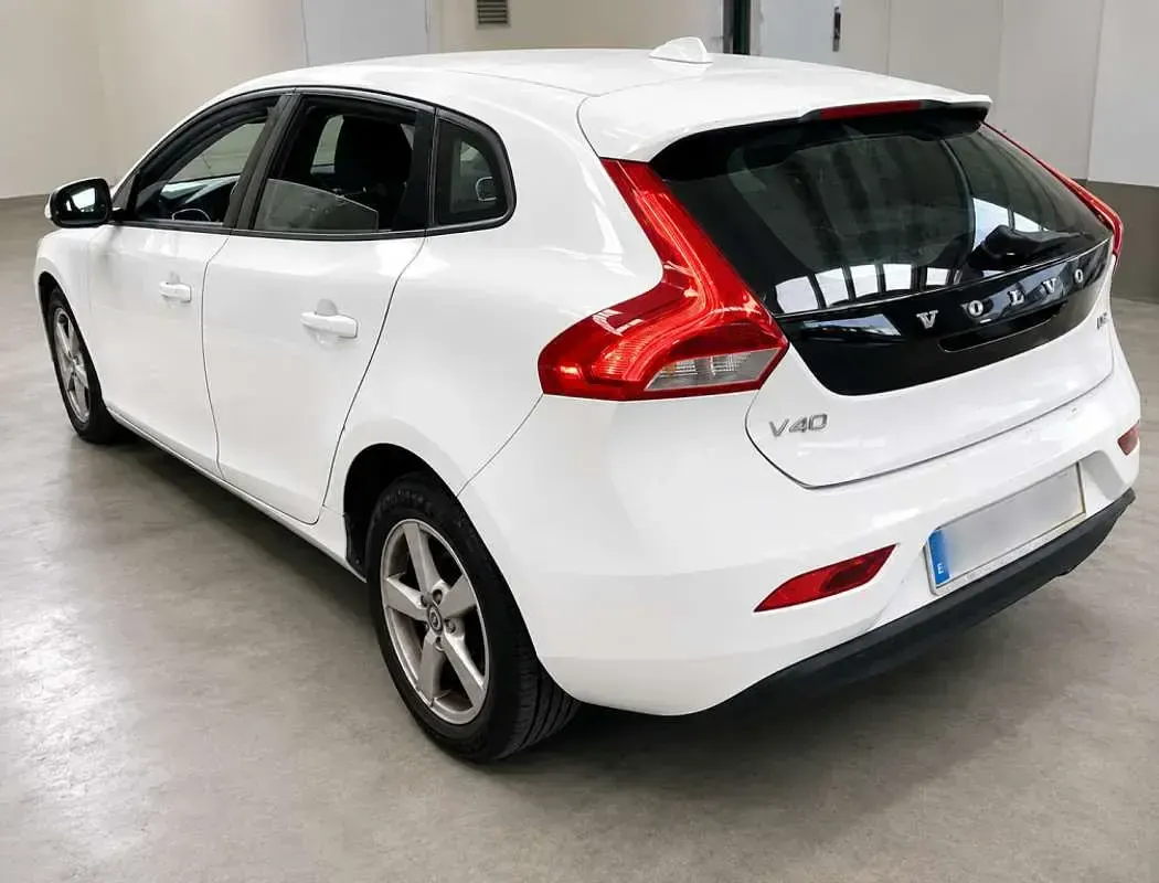 Usado Volvo V40 Kinetic 115 CV (84 kW) 2013 Blanco Utilitario