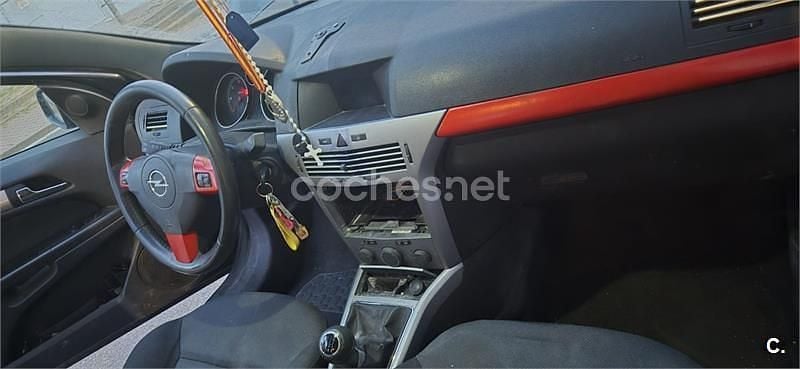 Usado Opel Astra GTC Sport 100 CV (73 kW) 2006 Negro Berlina