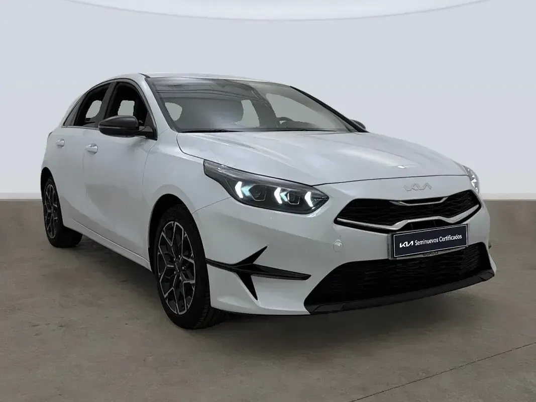 Usado Kia Ceed Style 100 CV (73 kW) 2025 Blanco Utilitario