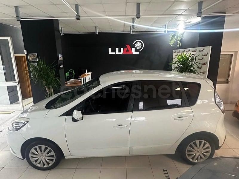 Usado Renault Scénic III Bose Edition 110 CV (80 kW) 2014 Blanco Monovolumen