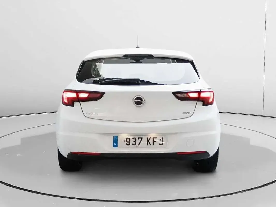 Usado Opel Astra Business 110 CV (80 kW) 2017 Blanco Utilitario