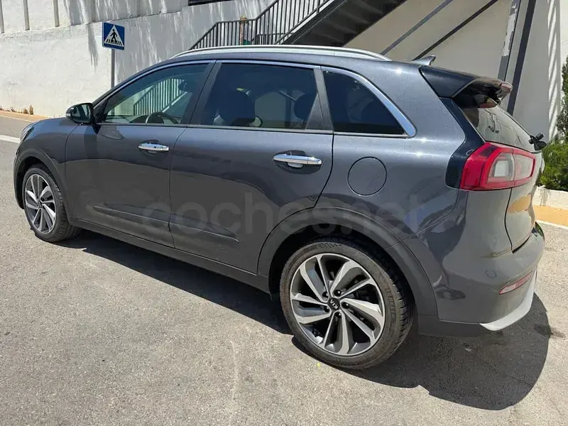 Usado Kia Niro 141 CV (103 kW) 2020 Gris / plata SUV