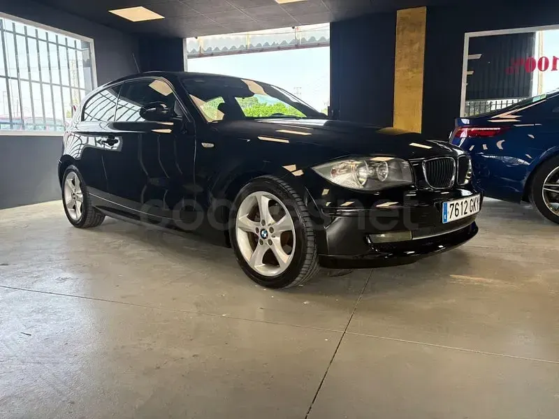 Usado BMW 118 143 CV (105 kW) 2009 Negro Utilitario