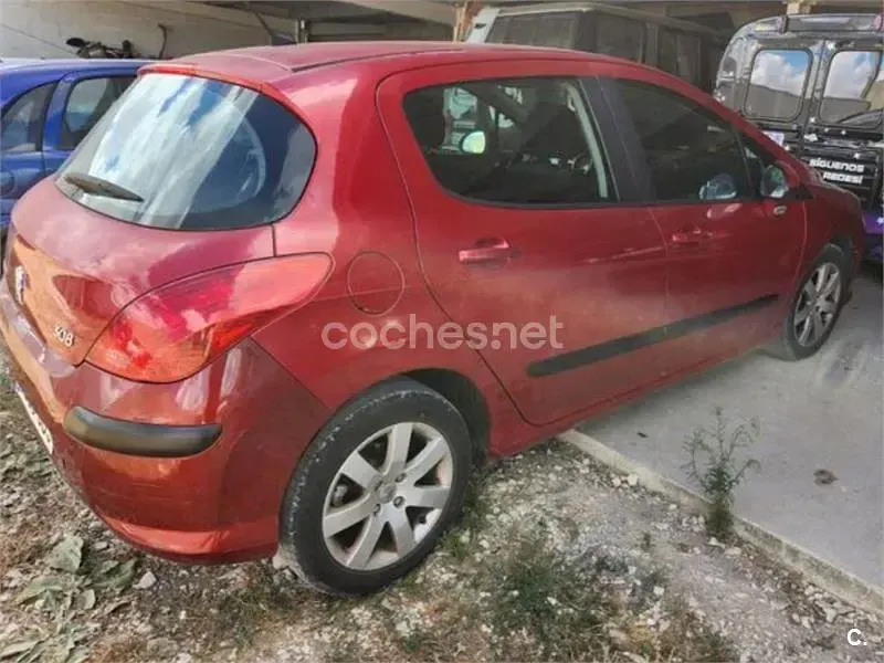 Usado Peugeot 308 120 CV (88 kW) 2008 Rojo Berlina