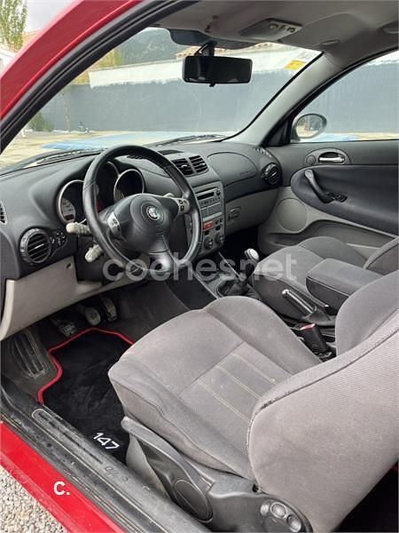 Usado Alfa Romeo 147 Distinctive 120 CV (88 kW) 2004 Rojo Utilitario