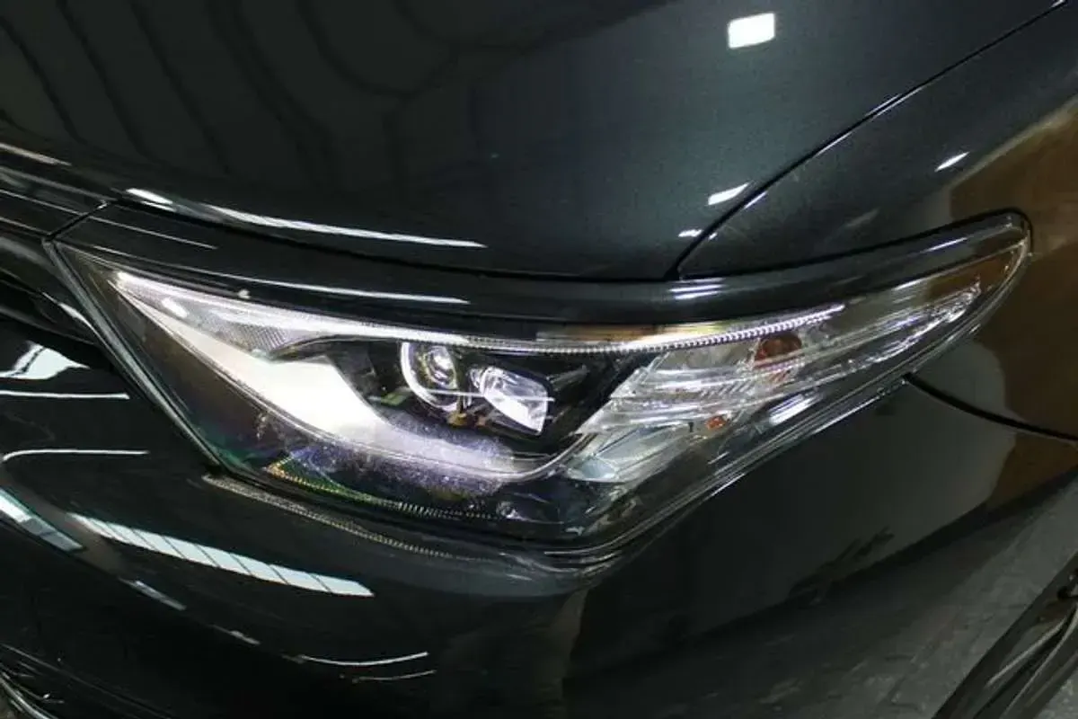 Usado Toyota Auris Hybrid 136 CV (100 kW) 2018 Negro Utilitario