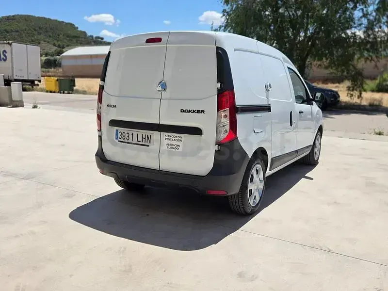 Usado Dacia Dokker 102 CV (75 kW) 2020 Blanco Monovolumen