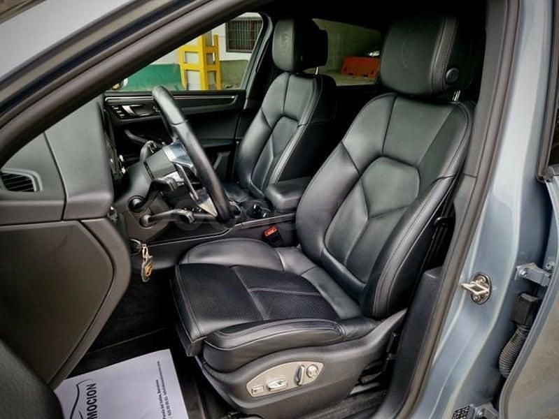 Usado Porsche Macan 245 CV (180 kW) 2021 Gris / plata SUV