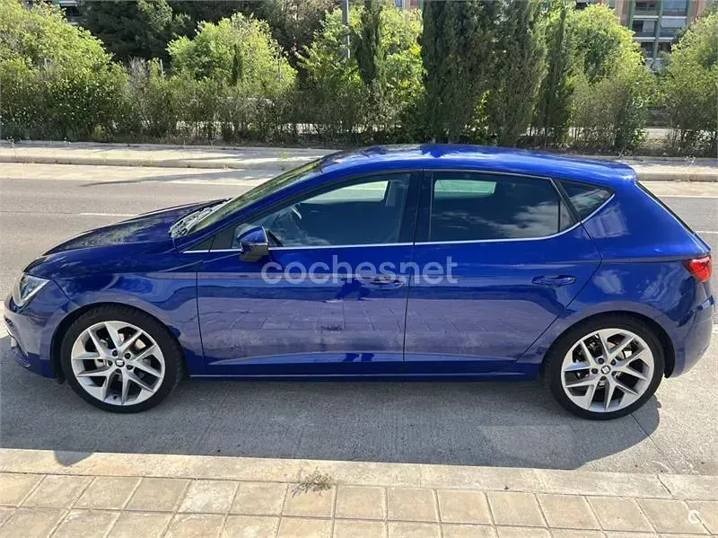 Usado Seat Leon FR 125 CV (91 kW) 2018 Azul Berlina