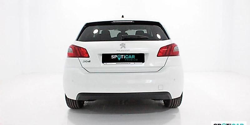 Usado Peugeot 308 Allure 131 CV (96 kW) 2018 Blanco