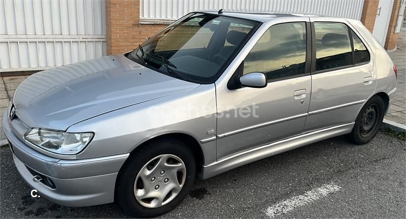 Usado Peugeot 306 90 CV (66 kW) 1999 Gris / plata Berlina