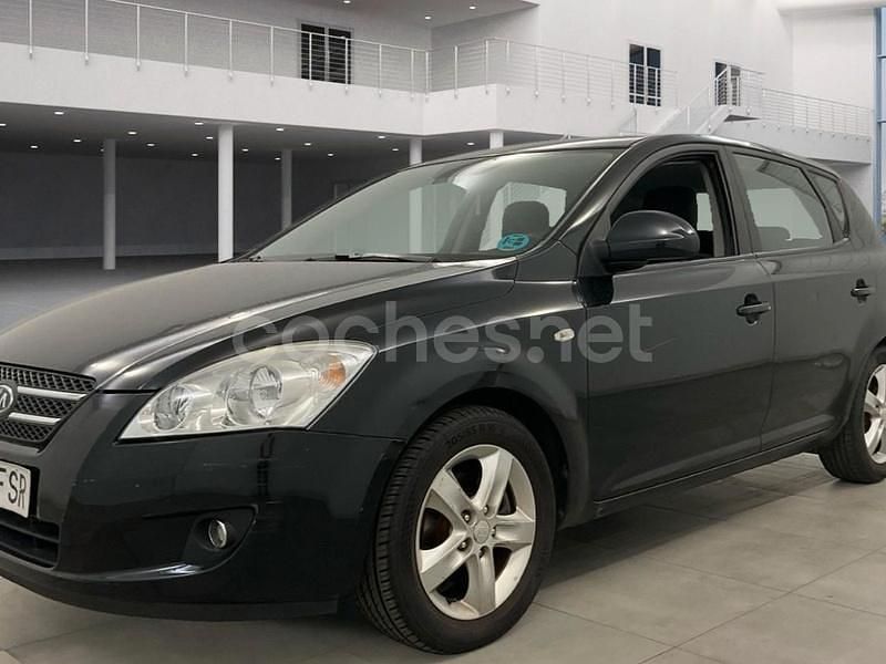 Negro Usado 2007 Kia Ceed Active Utilitario | 4999 € (Precio justo) - Imagen 1/4