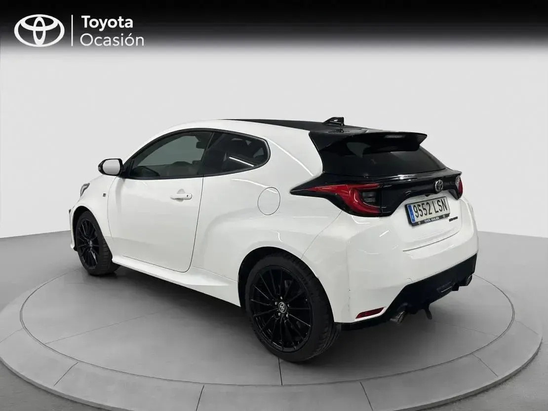 Usado Toyota Yaris 261 CV (191 kW) 2021 Blanco classic Utilitario